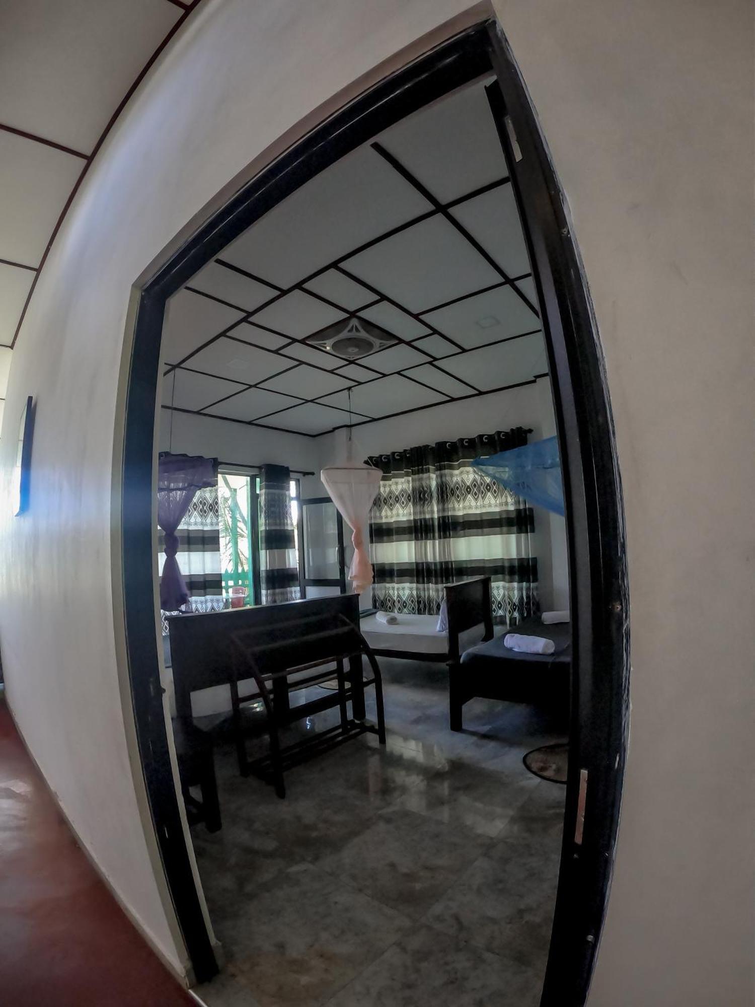 9 Arch View Rest Inn เอลลา ภายนอก รูปภาพ